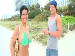 Meeting a porn mom on the beach and fucking her